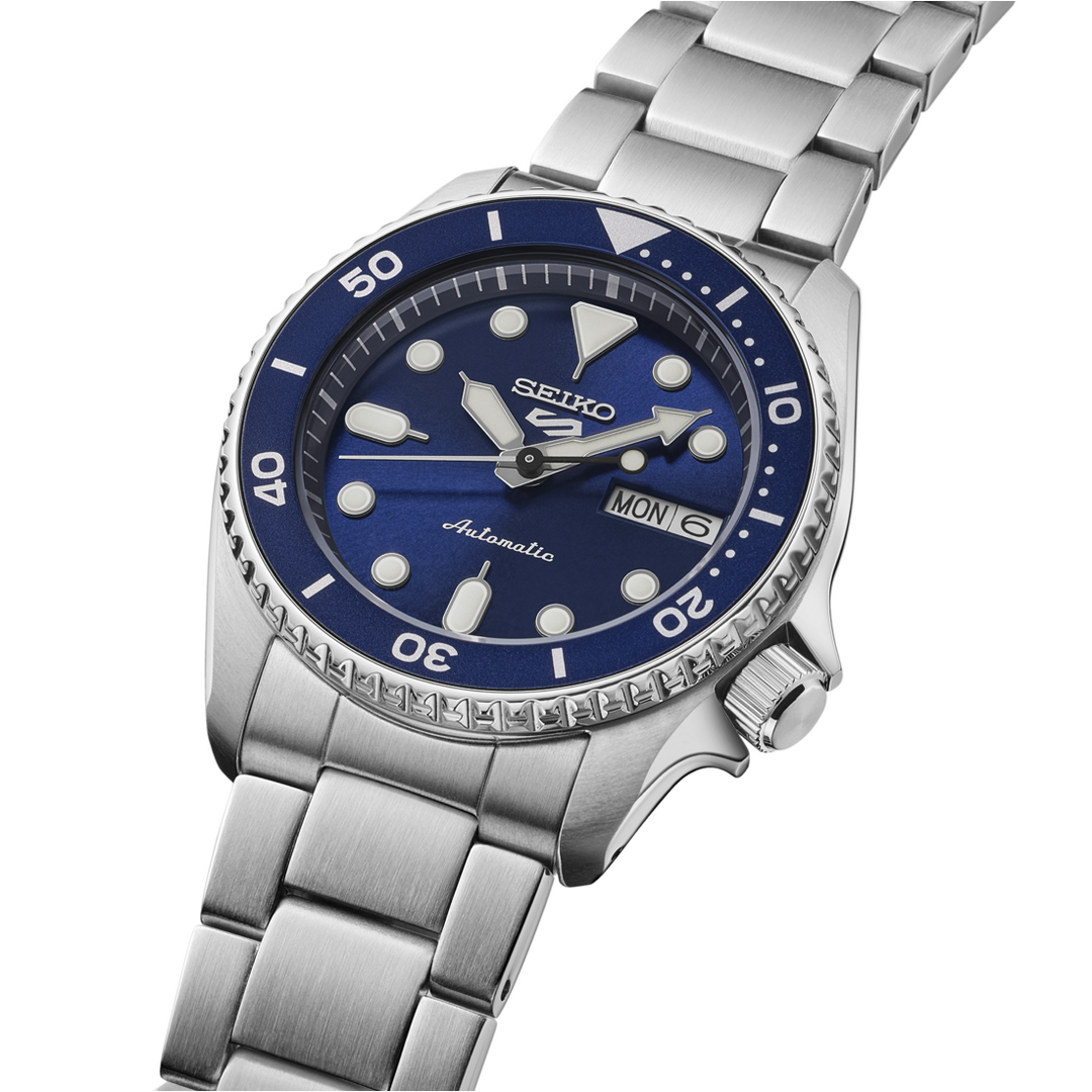 5 Sports SKX Series Mid-Size Blue Dial / Stainless Steel Bracelet Blue Dial