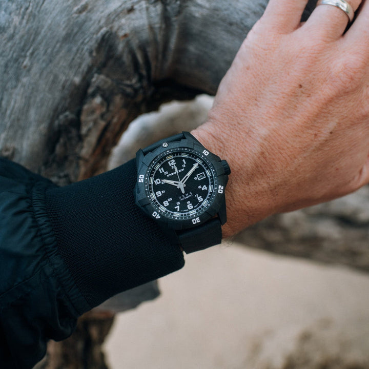 Carbon USMC Dive Black | Black dial (Watches.com) Dial