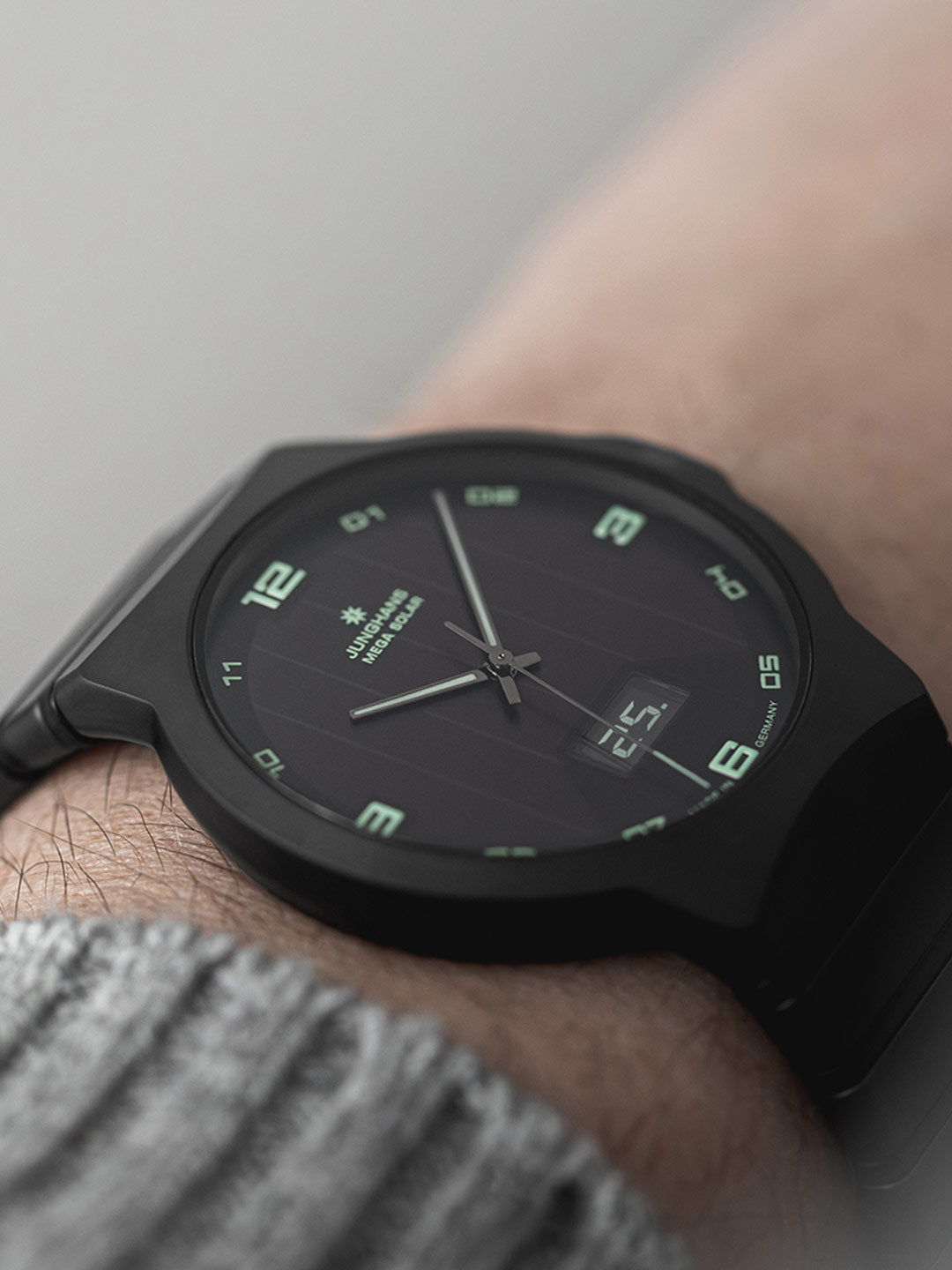 Force Mega Solar Black Ceramic / Ceramic Bracelet Black Dial