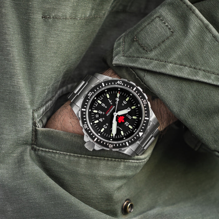 Divers Quartz Jumbo Search and Rescue Black Red Maple/Steel Bracelet Black Dial