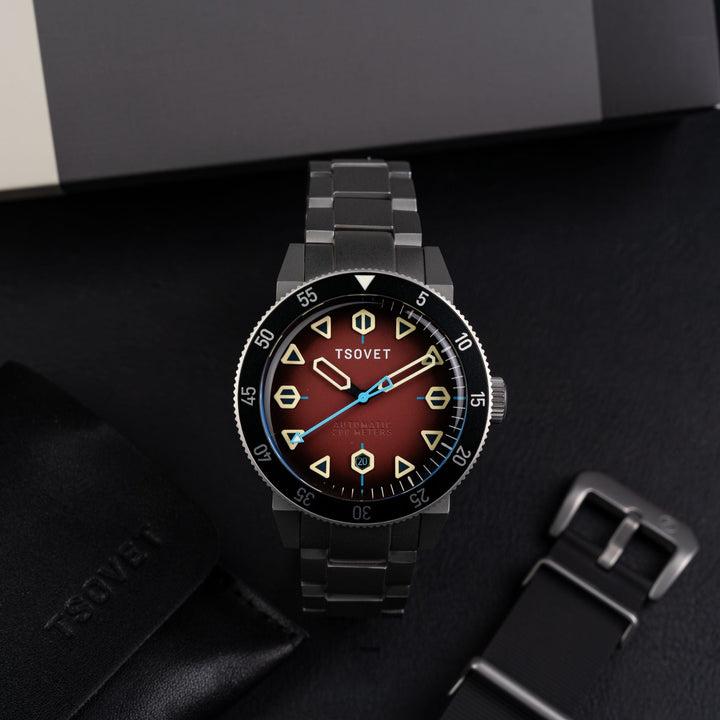 JMT - DW Global Explorer II Red / Stainless Steel | Red Dial