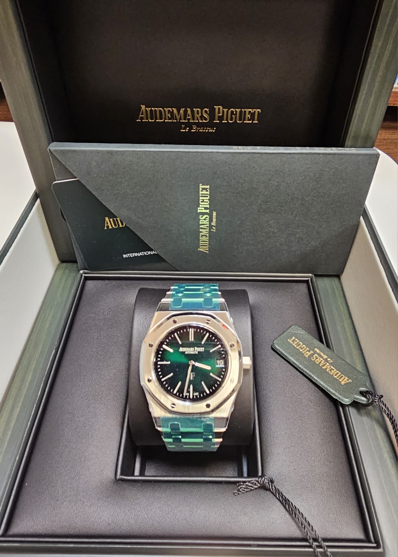 Audemars Piguet ROYAL OAK 39MM SMOKED GREEN DIAL PLATNIUM JUMBO