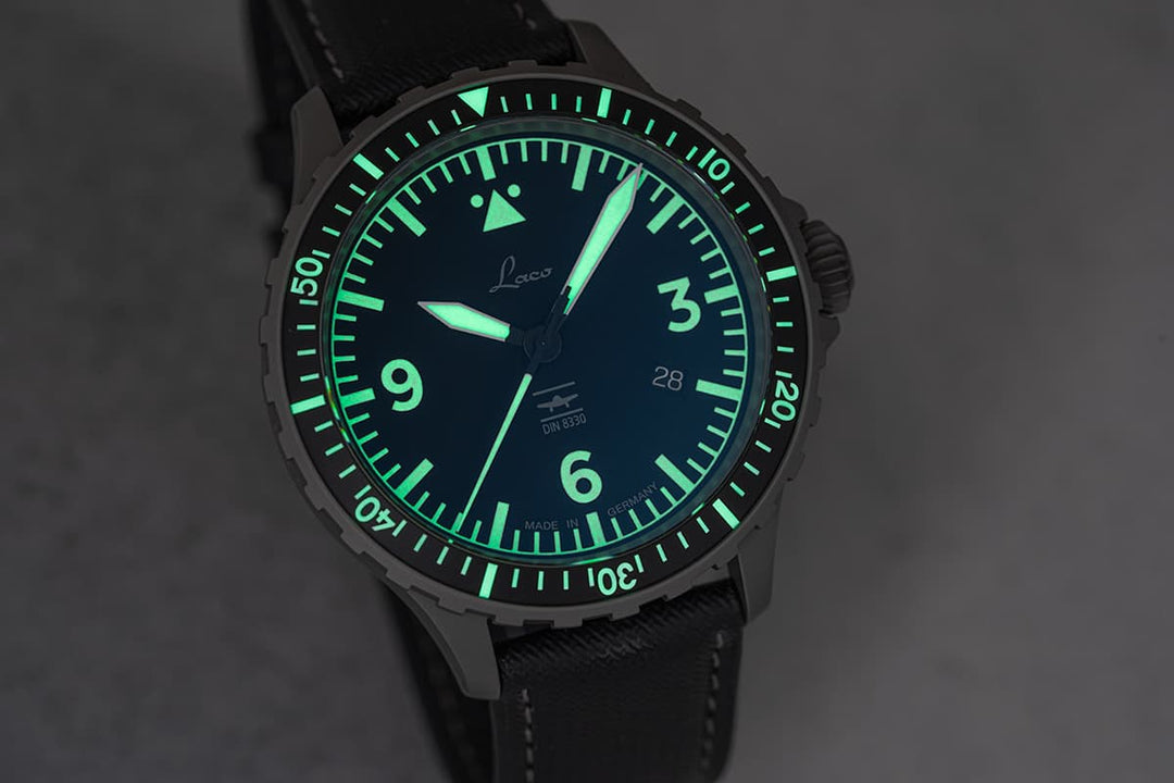 Hamburg DIN 8330 | Black Dial