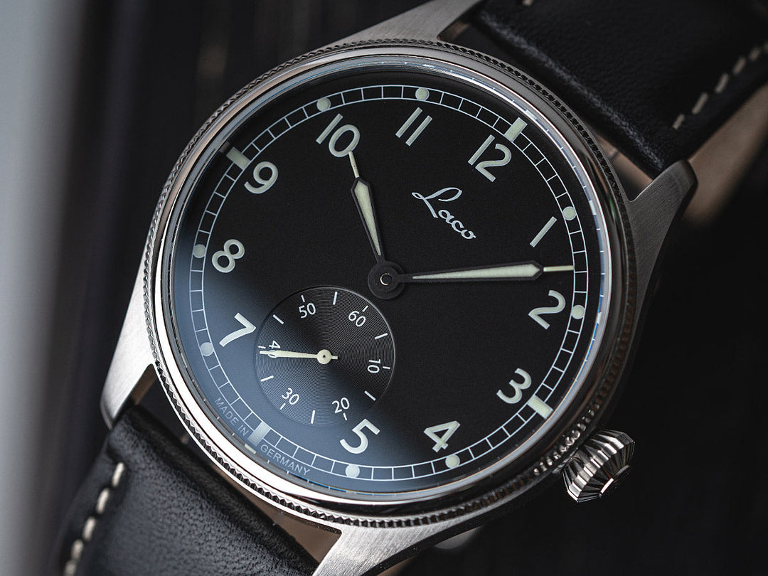 Bremerhaven 39 Handwinding Black Dial