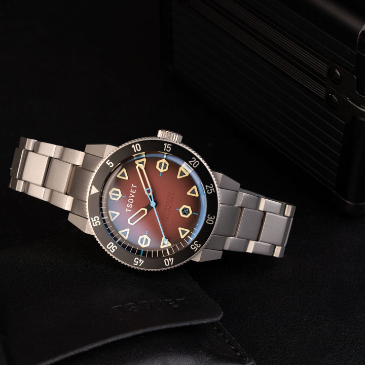 JMT - DW Global Explorer II Red / Stainless Steel | Red Dial