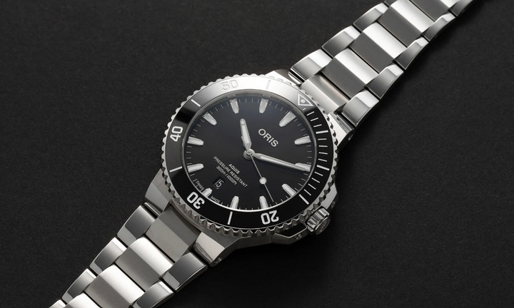 Aquis Date Black/Silver Stainless Steel Black Dial