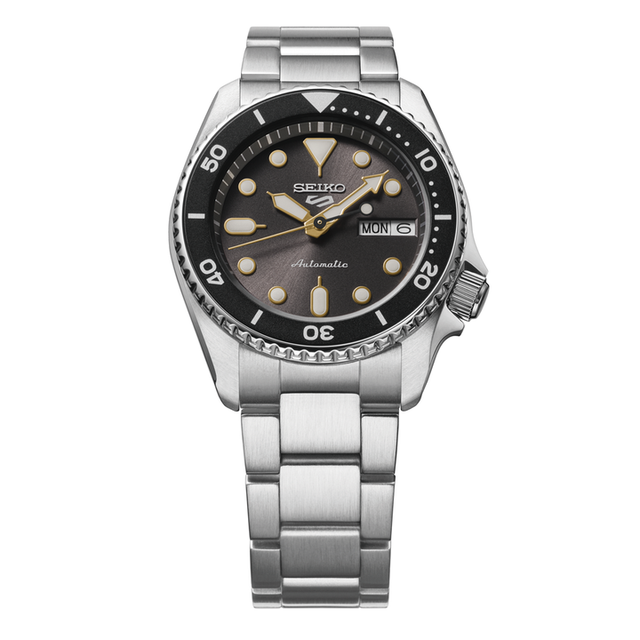 5 Sports SKX Series Mid-Size Black Dial / Stainless Steel Bracelet Black Dial