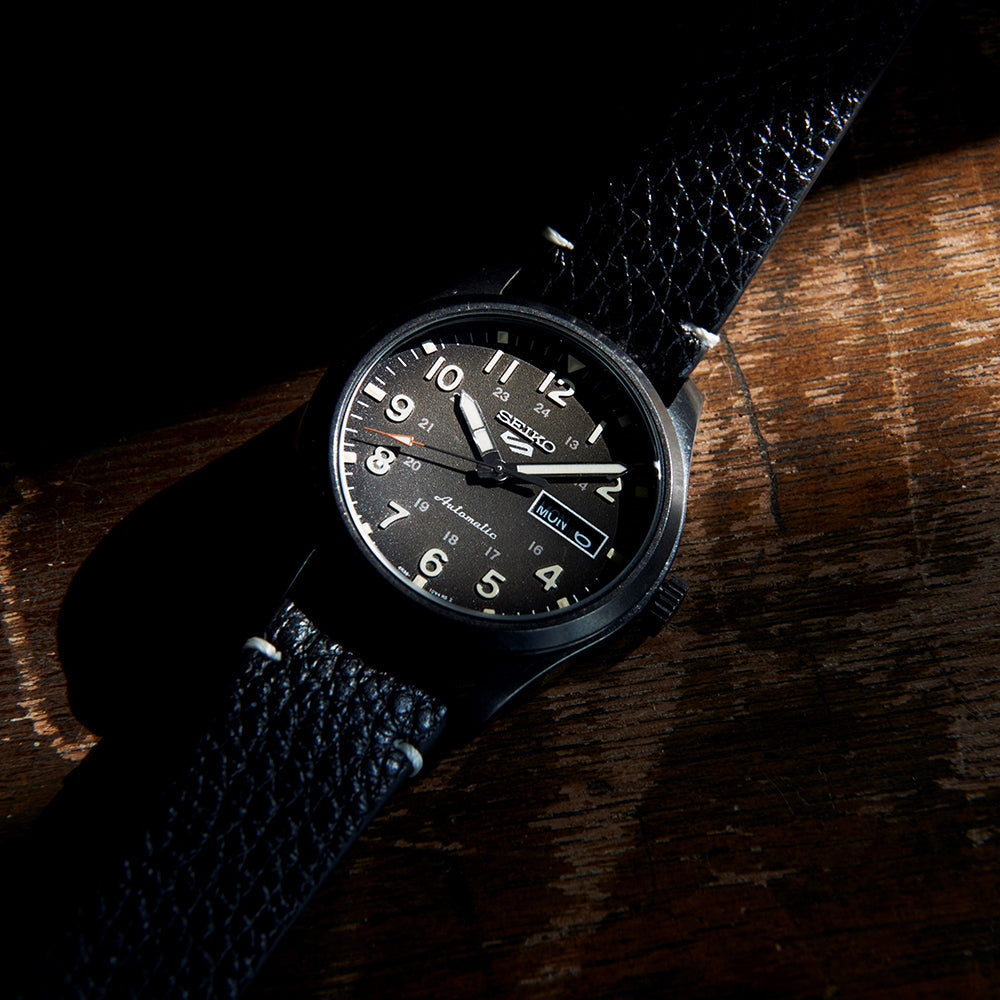 5 Sports Field Series Black Dial Black Leather Strap 39.4mm Black Dial
