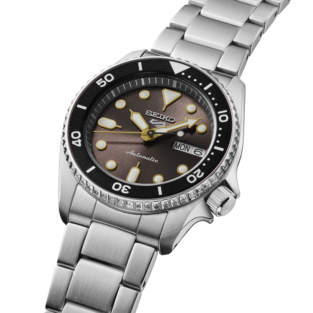 5 Sports SKX Series Mid-Size Black Dial / Stainless Steel Bracelet Black Dial