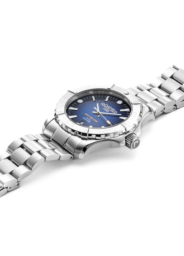 Deep Sea 200 Blue dial, stainless steel bracelet Blue Dial