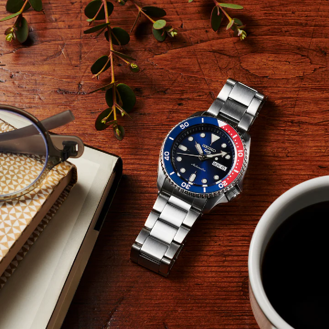 5 Sports SKX - Unidirectional Bezel Blue Red-Bezel / Blue Dial / Steel Bracelet 