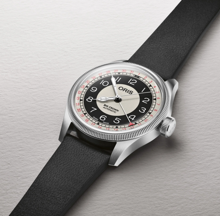 Big Crown Pointer Date Bullseye Black & White/Black Leather Black-White Dial
