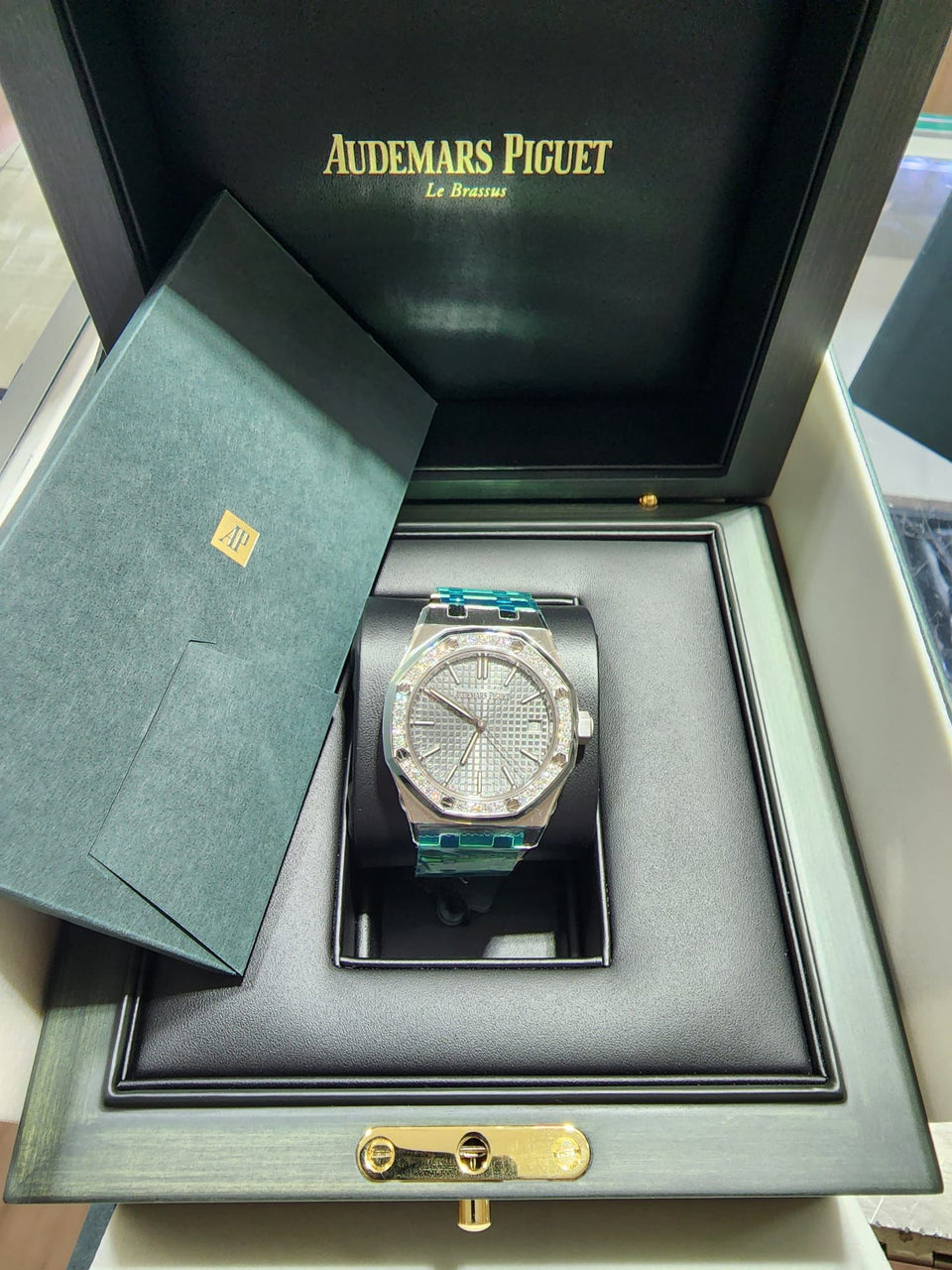Audemars Piguet ROYAL OAK SELFWINDING Grey Dial with Diamond Set Bezel Ref. 15551ST.ZZ.1356ST.06