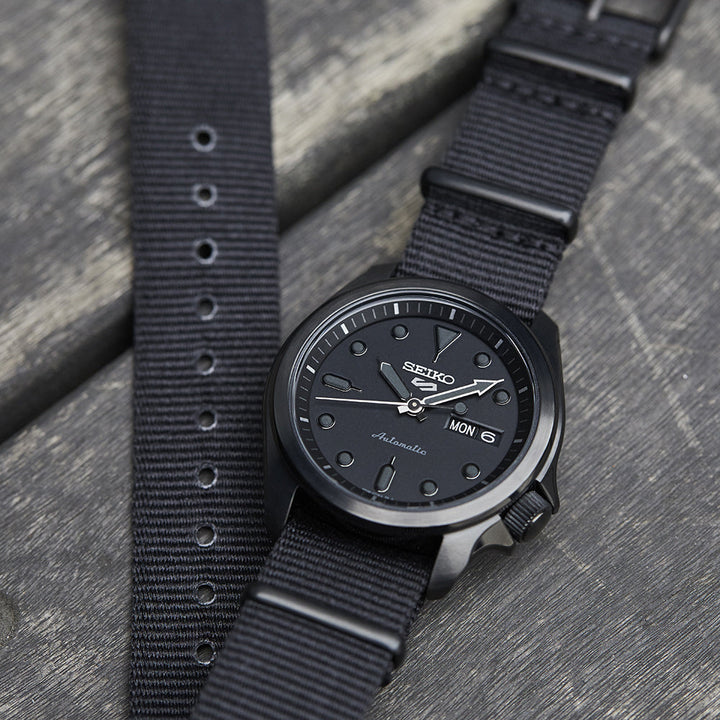 5 Sports SKX - Smooth Bezel Black Case / Black Dial / Nylon Strap Black Dial