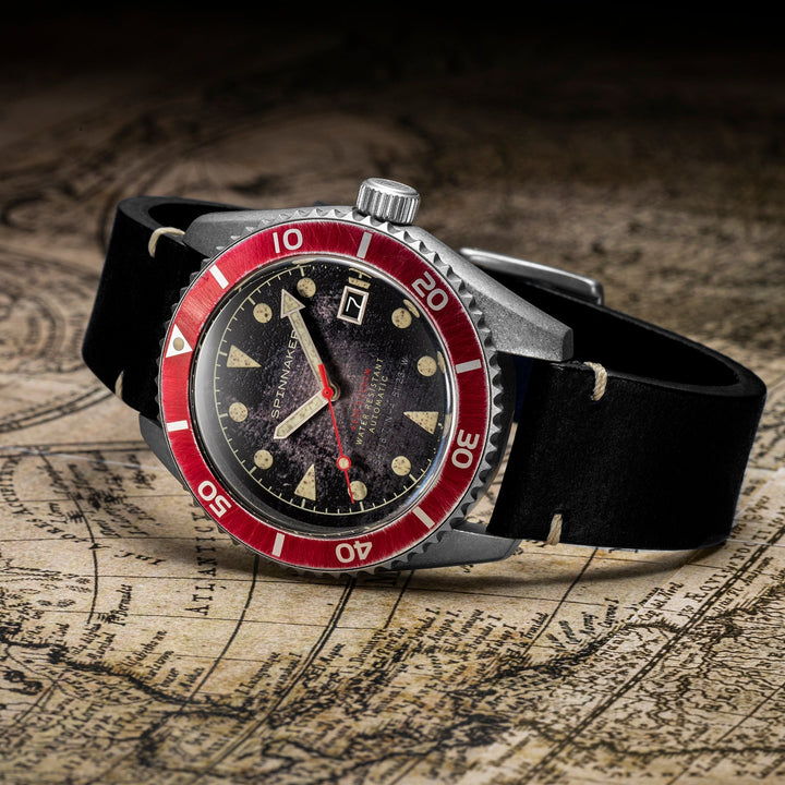 Wreck Red Ring & Gray / Leather | Black Dial