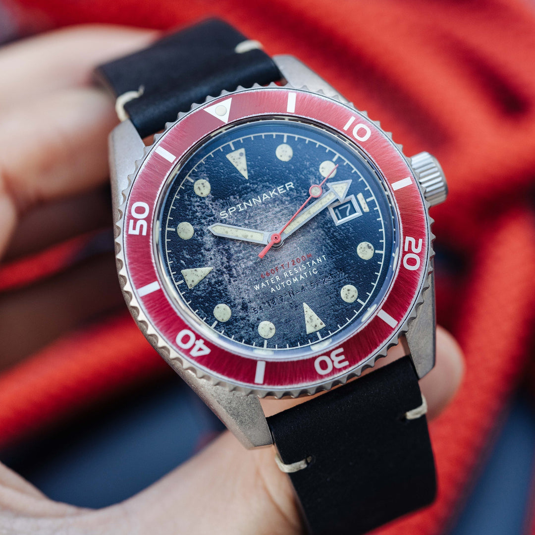 Wreck Red Ring & Gray / Leather | Black Dial