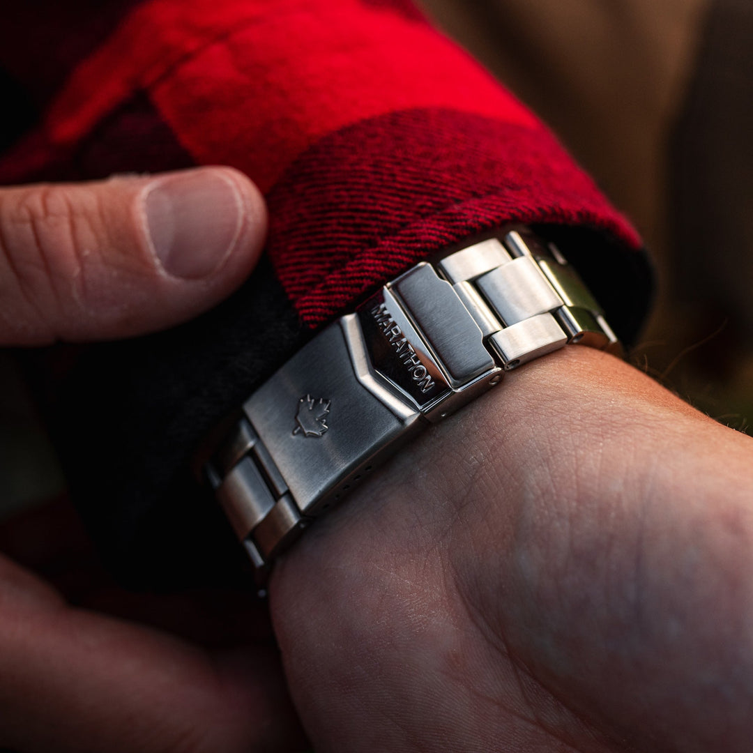 41MM ARCTIC RED MAPLE LARGE DIVERS AUTOMATIC (GSAR) WITH STAINLESS STEEL BRACELE