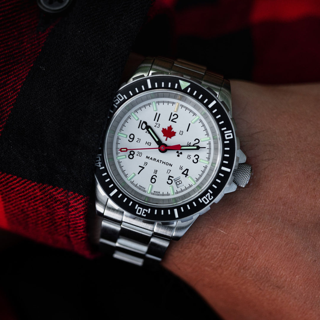 41MM ARCTIC RED MAPLE LARGE DIVERS AUTOMATIC (GSAR) WITH STAINLESS STEEL BRACELE