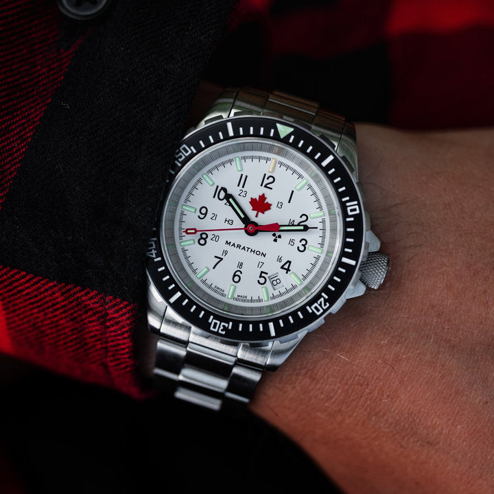 41MM ARCTIC RED MAPLE LARGE DIVERS AUTOMATIC (GSAR) WITH STAINLESS STEEL BRACELE