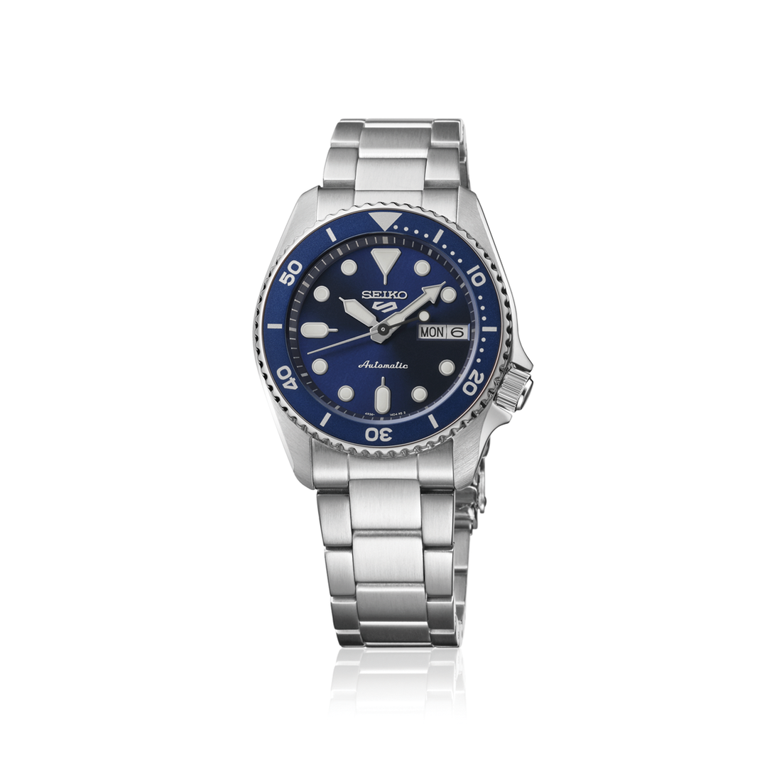 5 Sports SKX Series Mid-Size Blue Dial / Stainless Steel Bracelet Blue Dial