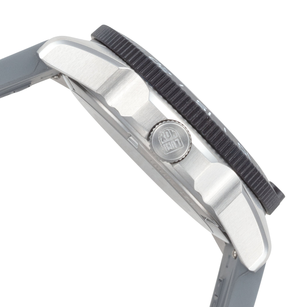 Pacific Diver 39 mm / Black / Grey Black Dial