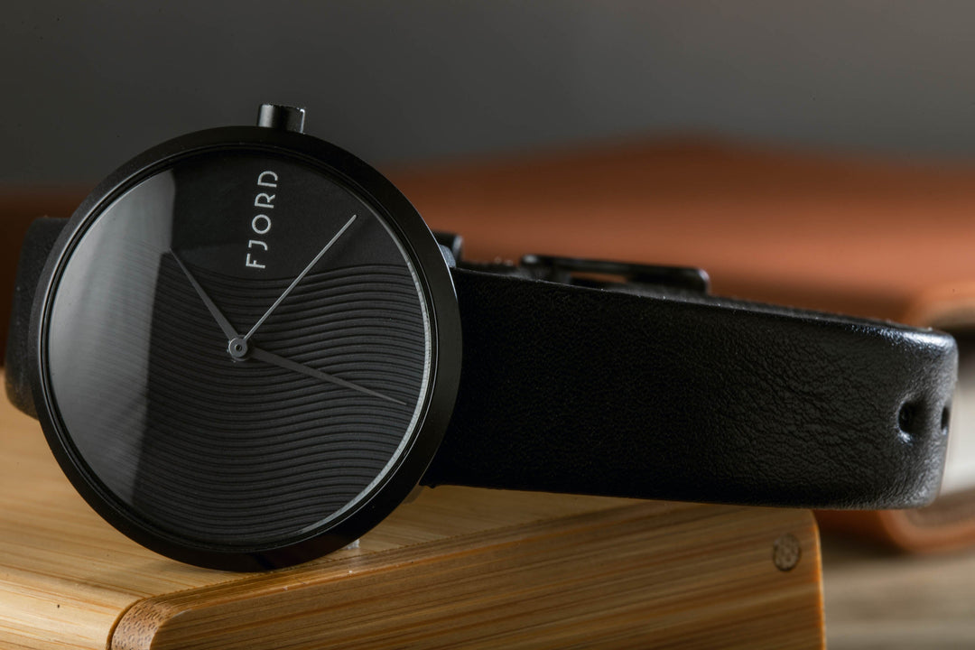 Laurens Black / Leather | Black Dial