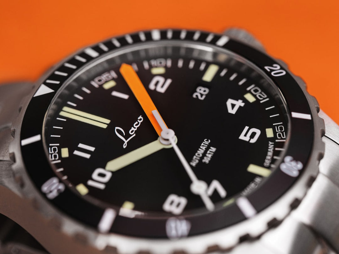 Himalaya 39.MB Stainless Bracelet Black Dial
