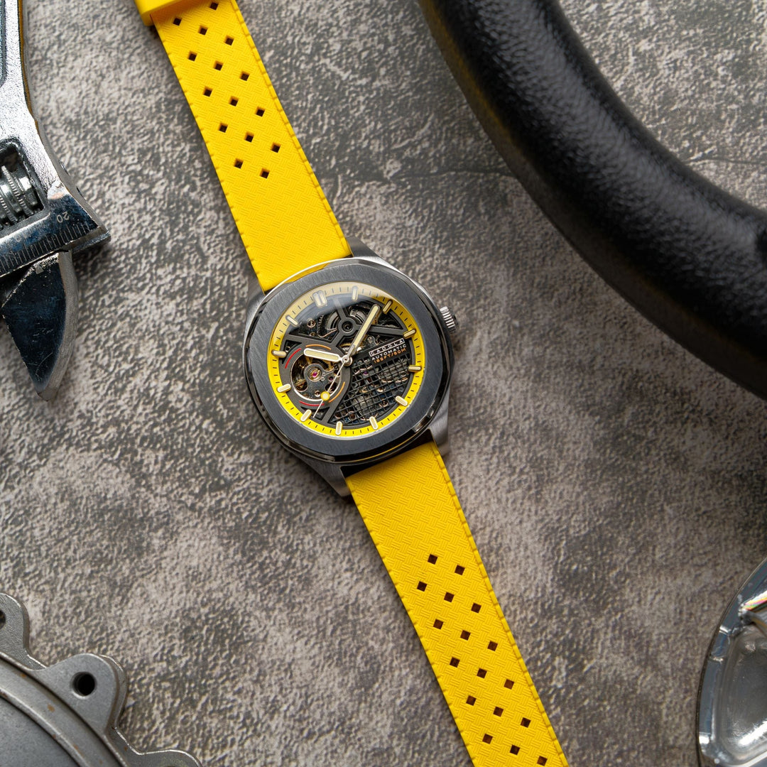 Tail Light Automatic Black / Yellow Silicone | Black Dial