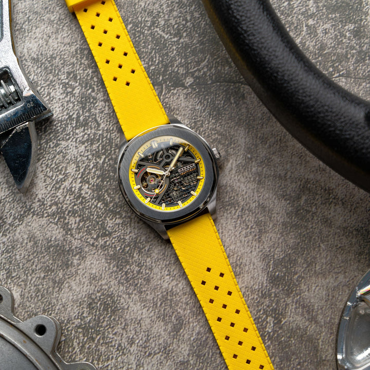 Tail Light Automatic Black / Yellow Silicone | Black Dial