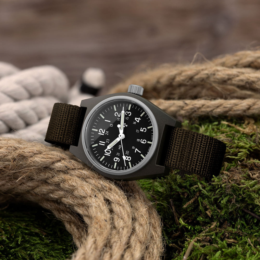 General Purpose Quartz Black Sterile/Nylon Matte Black Dial
