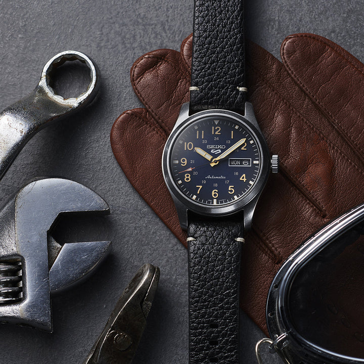 5 Sports Field Series Blue Dial Black Leather Strap 39.4mm Blue Dial