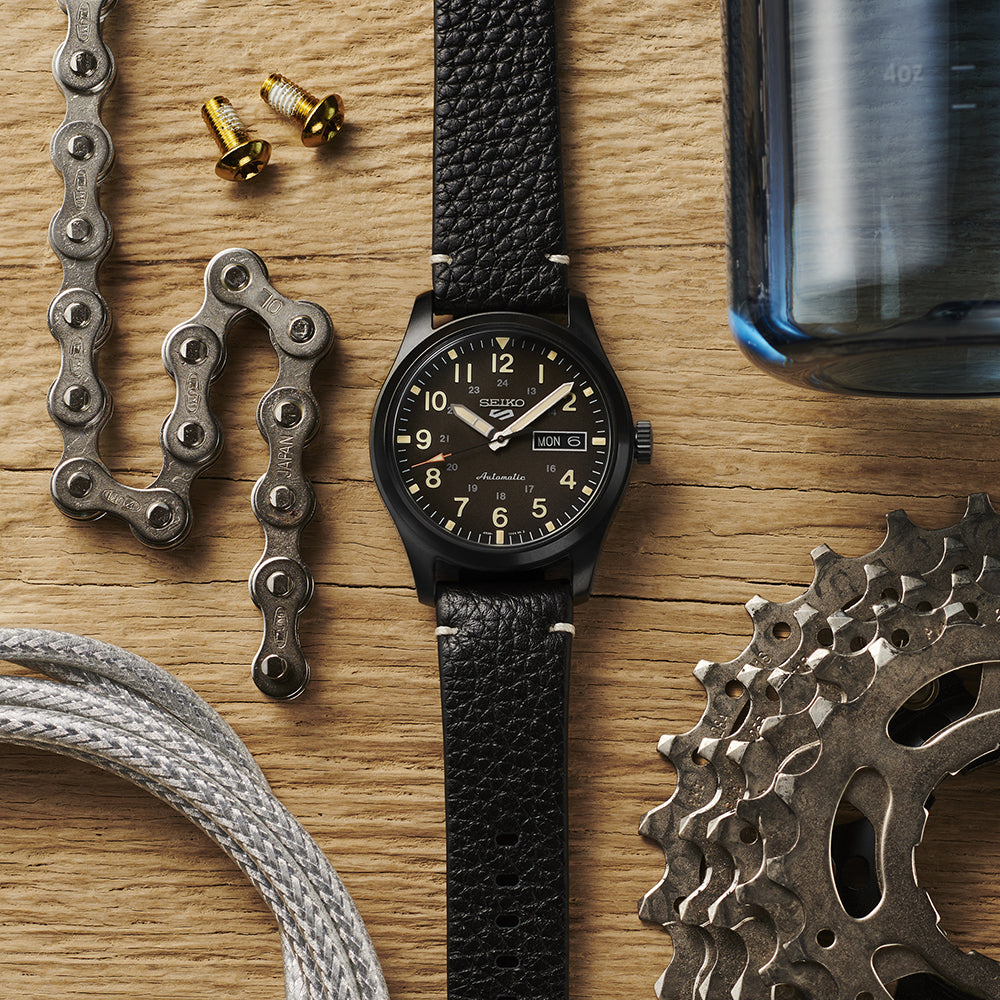 5 Sports Field Series Black Dial Black Leather Strap 39.4mm Black Dial