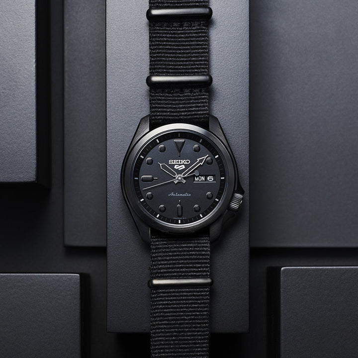 5 Sports SKX - Smooth Bezel Black Case / Black Dial / Nylon Strap Black Dial