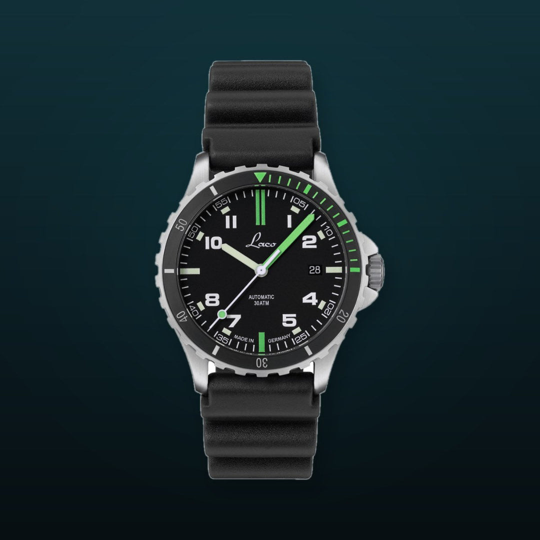 Amazonas 39 Black Rubber Black Dial