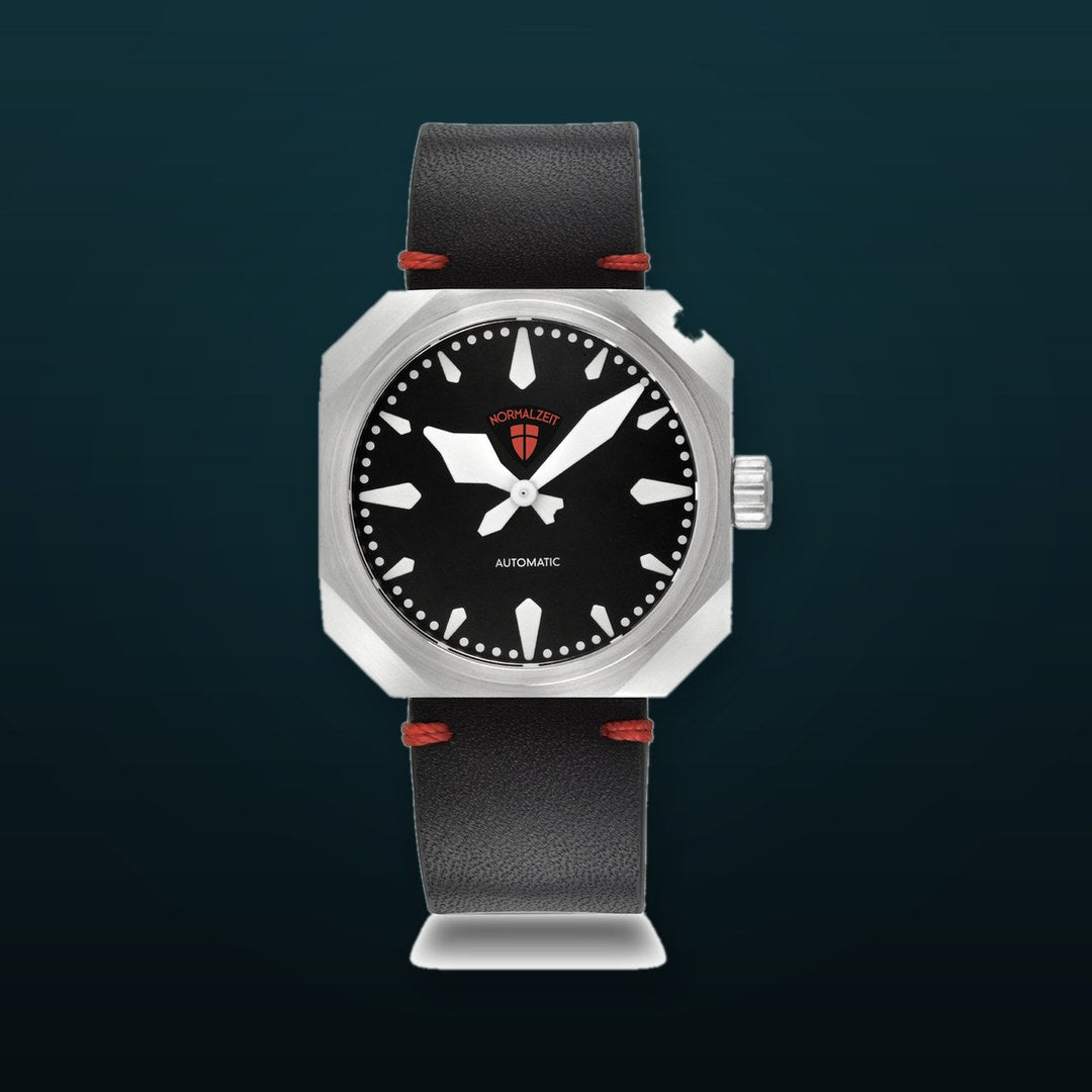 Der Grenadier Stainless Steel / Black Leather Strap | Black Dial