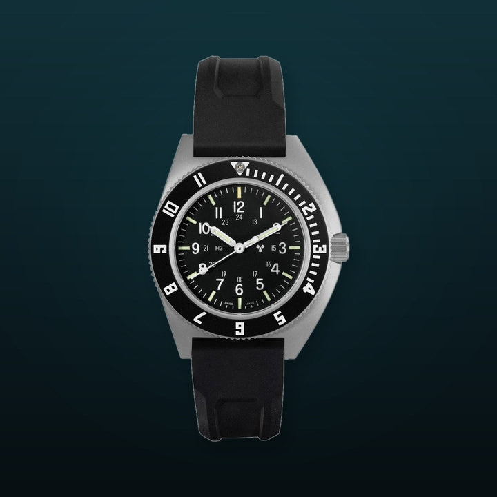 NAV, QUARTZ, SAPH, STE, COL: SS/BKPS 3PC RUBBER Black Sterile/3pc Rubber | Black Dial