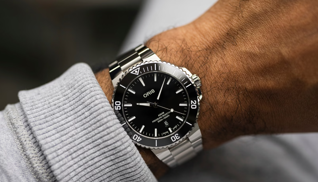 Aquis Date Black/Silver Stainless Steel Black Dial
